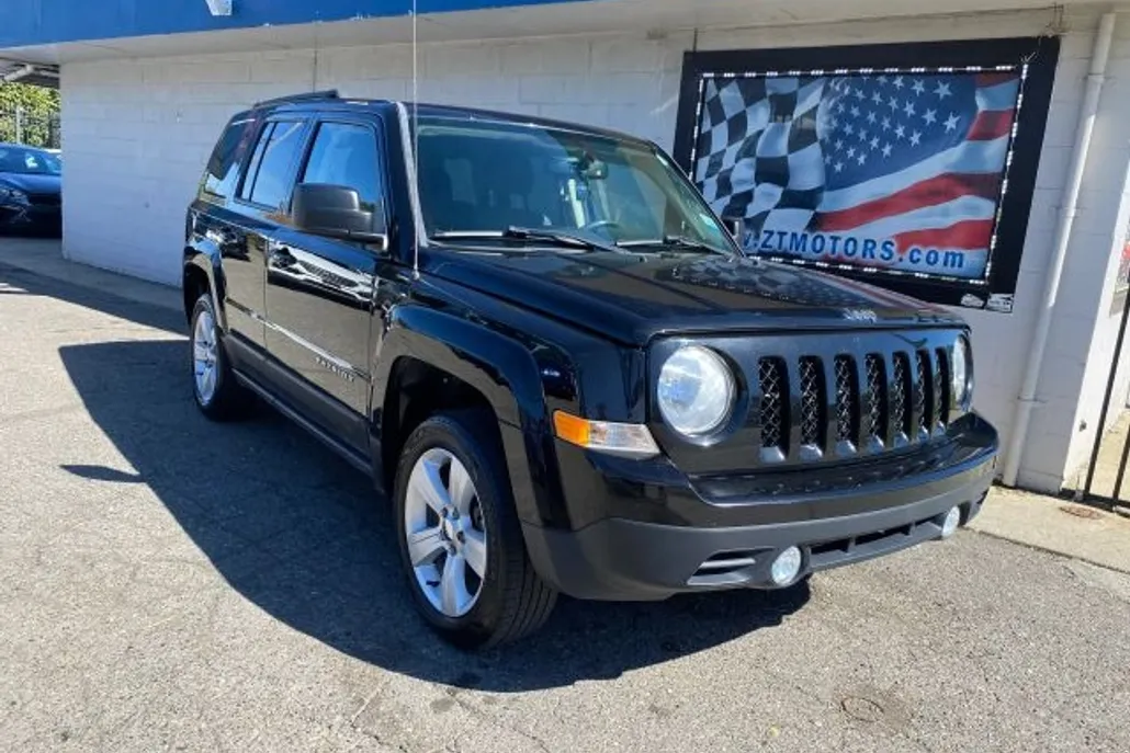 2014 Jeep Patriot Latitude Sport photo 1