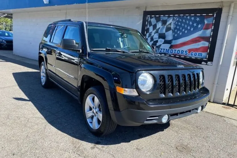 2014 Jeep Patriot Latitude Sport photo 1