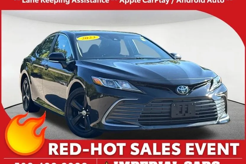 2023 Toyota Camry LE photo 1