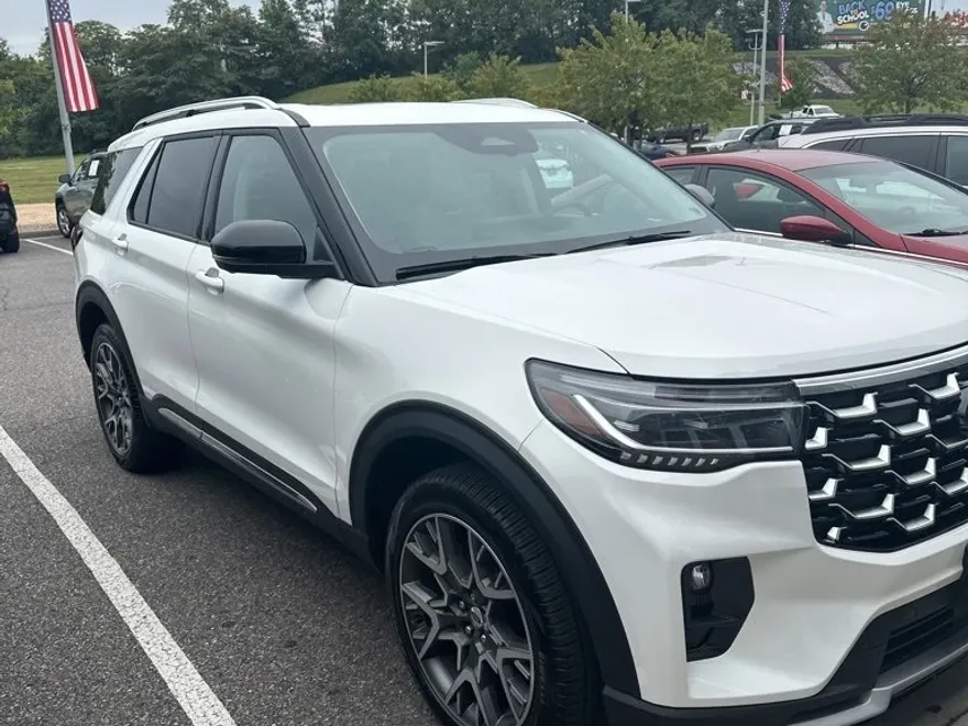2025 Ford Explorer Platinum photo 1