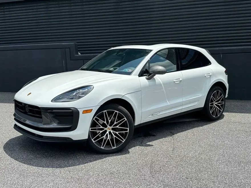 2025 Porsche Macan T photo 1