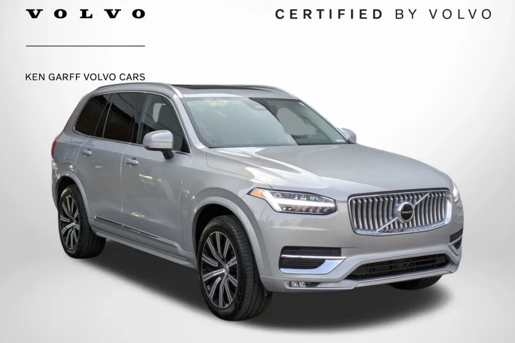 2025 Volvo XC90 Core photo 1