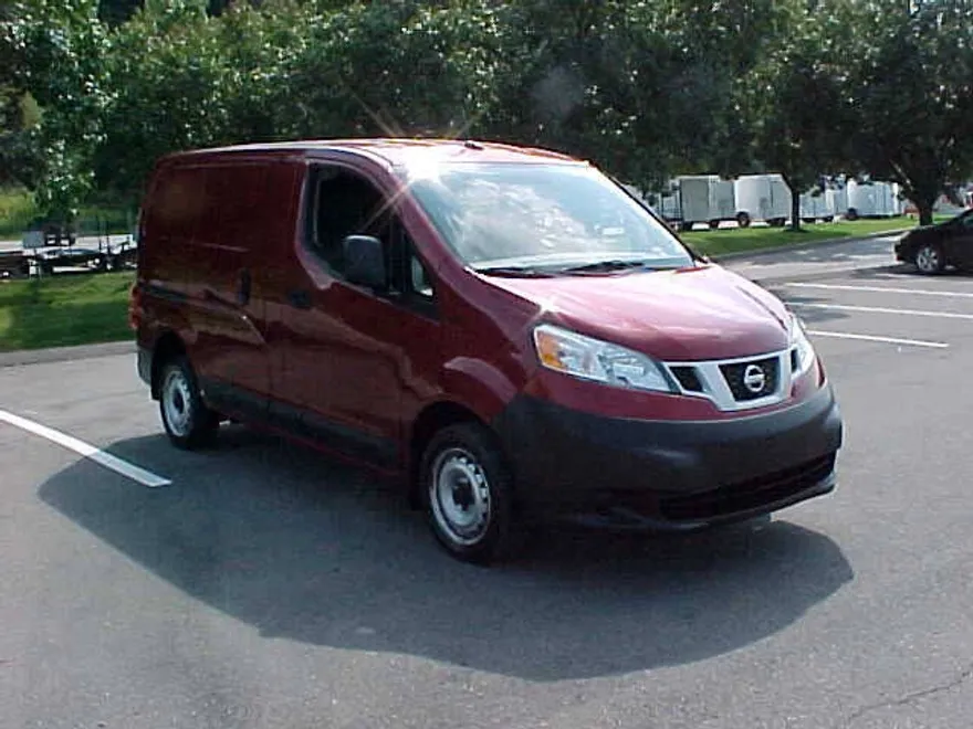 2015 Nissan NV200 SV photo 1