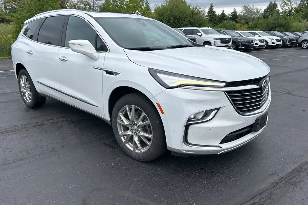 2023 Buick Enclave Essence photo 1