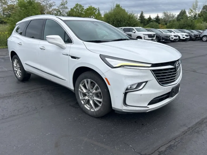 2023 Buick Enclave Essence photo 1