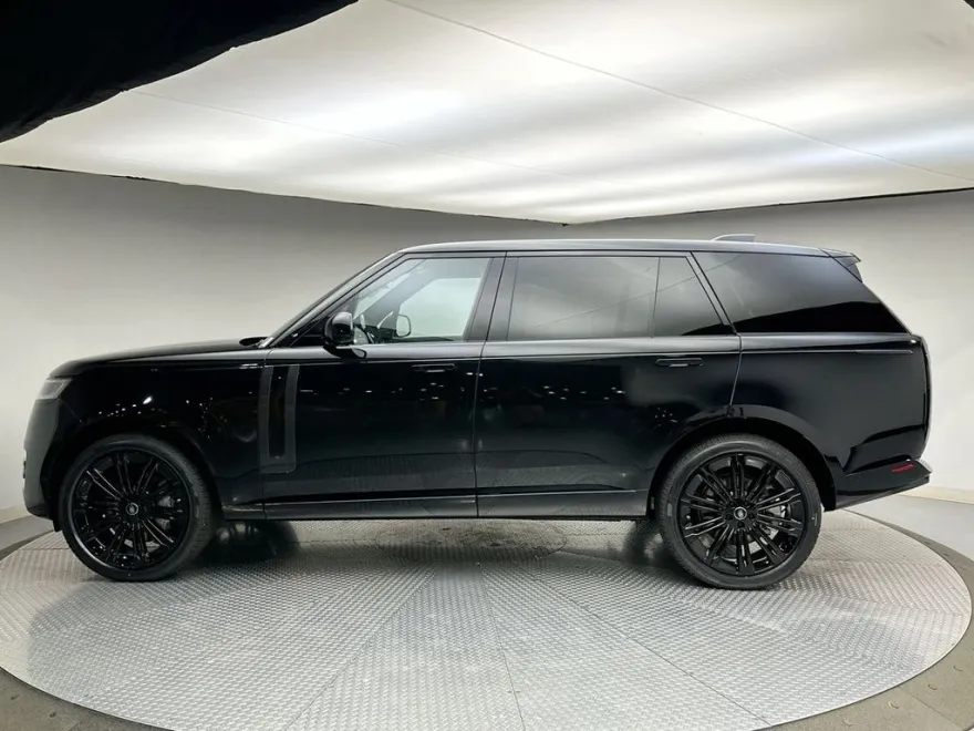2025 Land Rover Range Rover SE photo 1