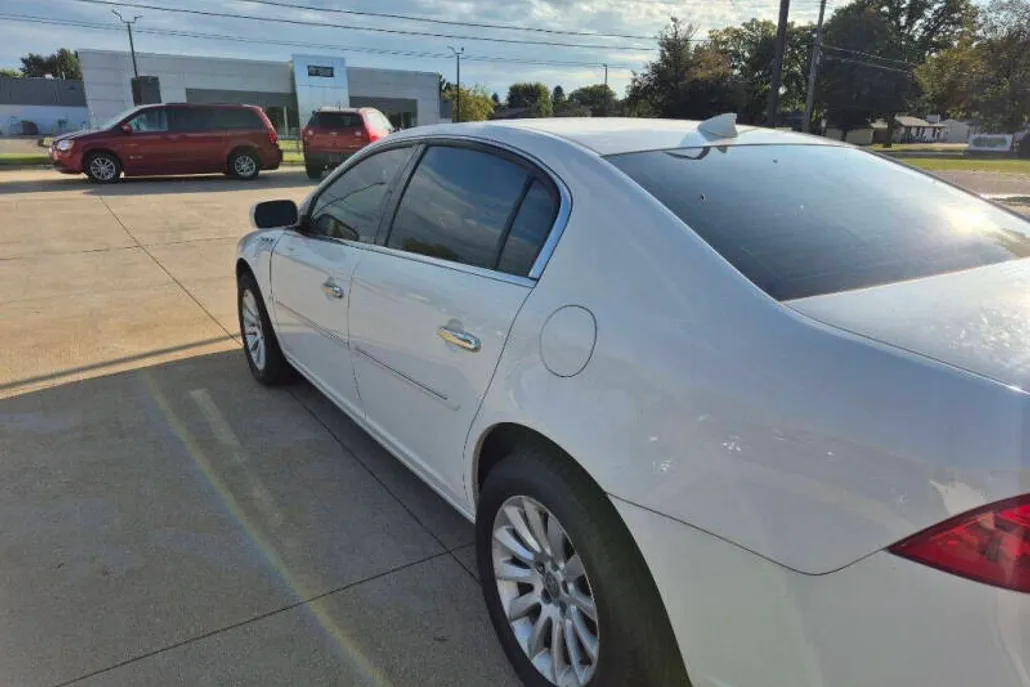 2009 Buick Lucerne CXL photo 1