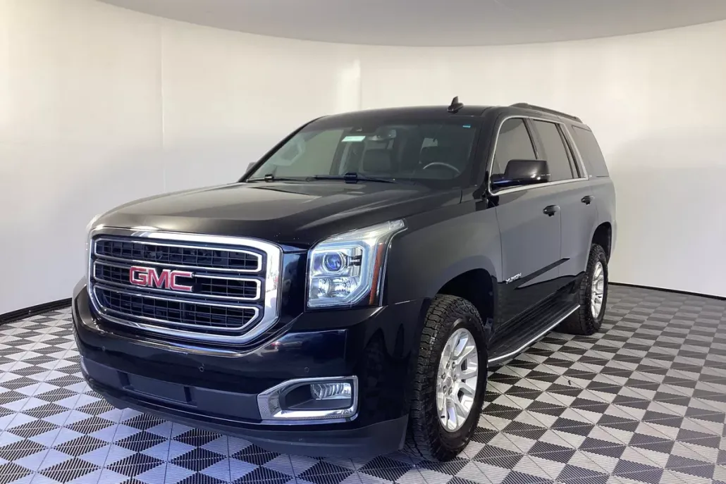 2017 Gmc Yukon SLT photo 1