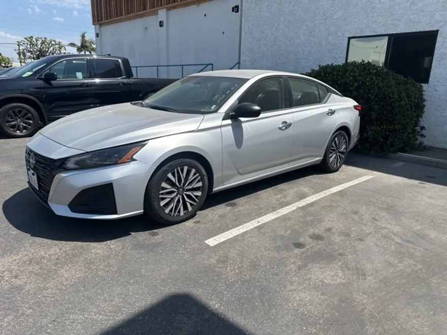 2024 Nissan Altima 2.5 SV photo 1