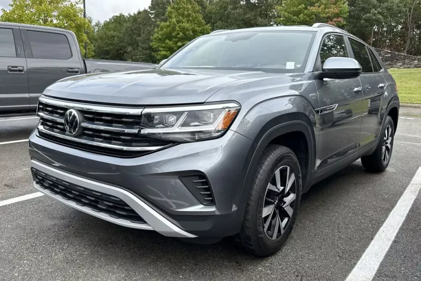 2022 Volkswagen Atlas Cross Sport SE photo 1