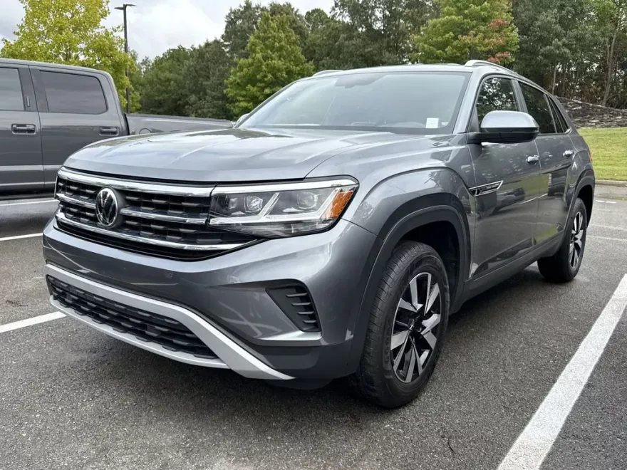 2022 Volkswagen Atlas Cross Sport SE photo 1