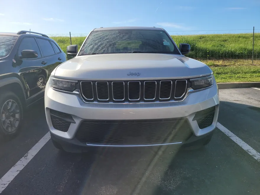 2024 Jeep Grand Cherokee Laredo photo 1