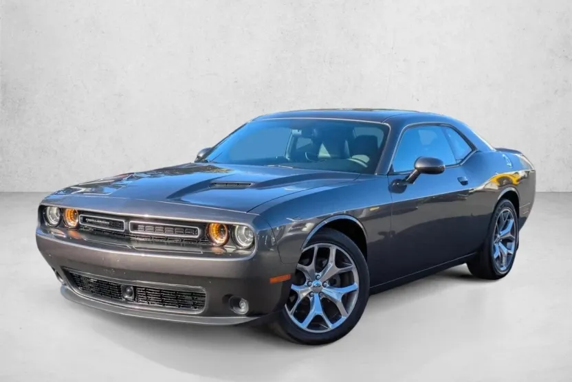 2015 Dodge Challenger SXT Plus photo 1