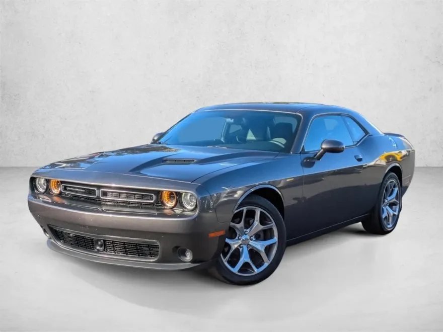 2015 Dodge Challenger SXT Plus photo 1