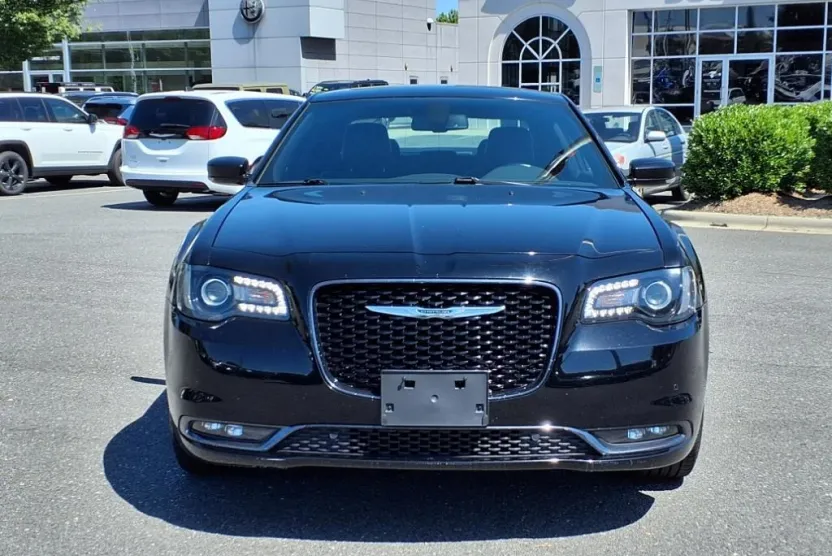 2020 Chrysler 300 photo 1