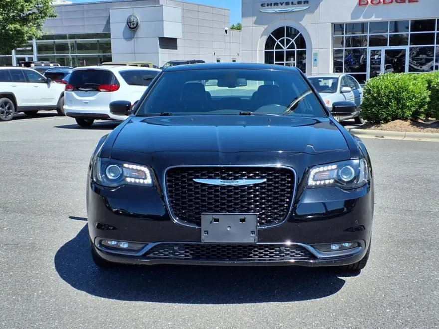 2020 Chrysler 300 photo 1