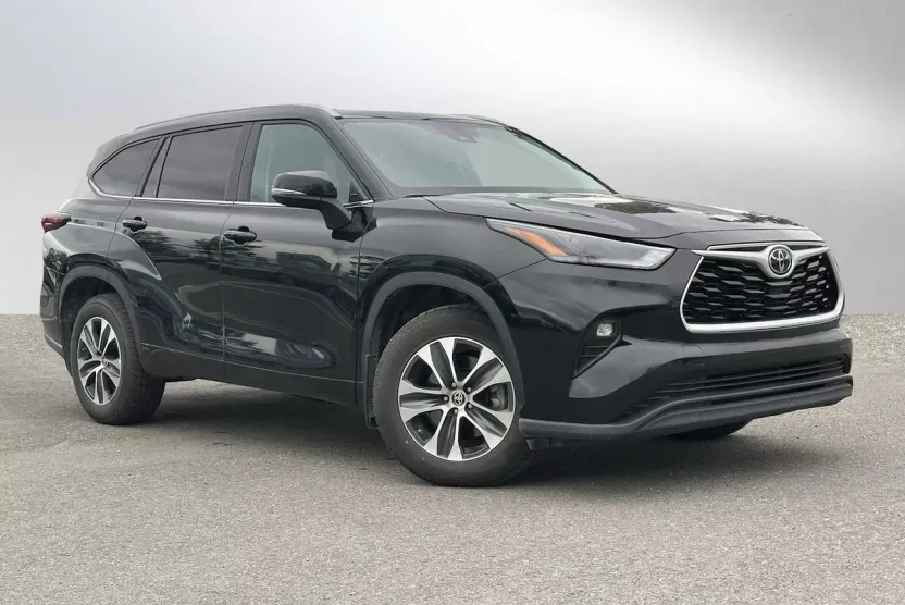 2024 Toyota Highlander XLE photo 1