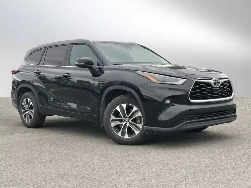 2024 Toyota Highlander XLE photo 1
