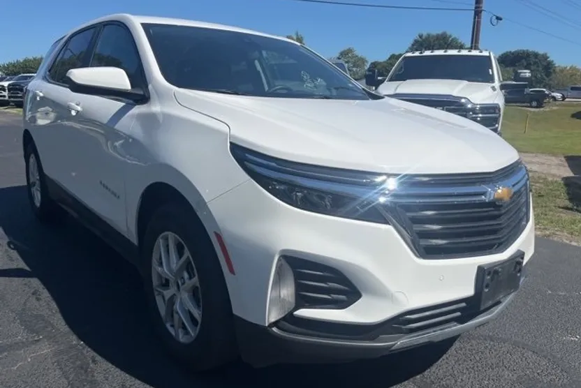 2024 Chevrolet Equinox LT photo 1