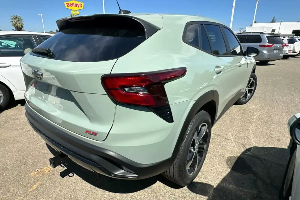 2024 Chevrolet Trax photo 1