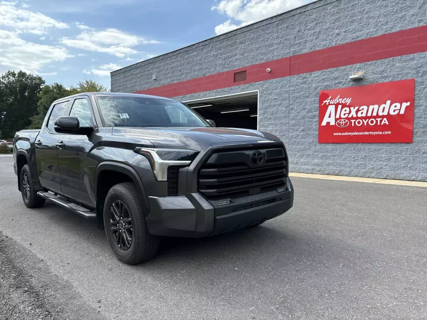 2024 Toyota Tundra SR5 CrewMax photo 1