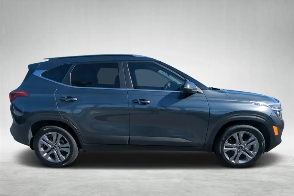 2022 Kia Seltos S photo 1