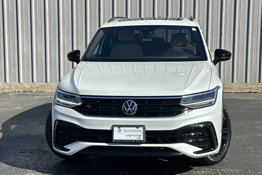 2022 Volkswagen Tiguan SE R-Line Black photo 1