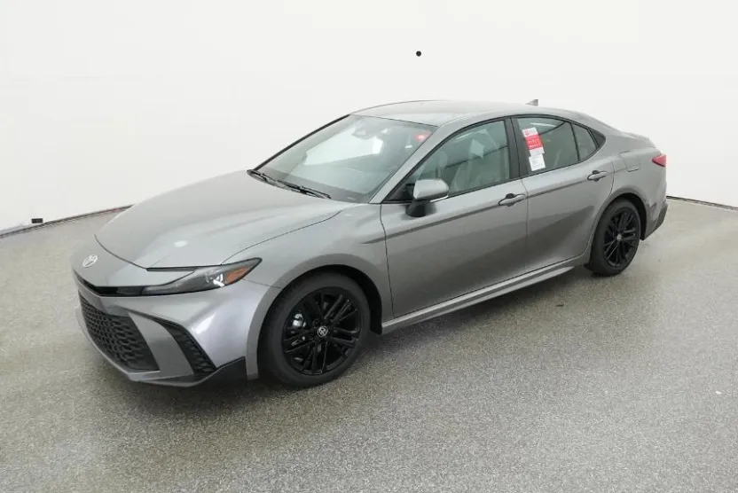 2025 Toyota Camry SE photo 1