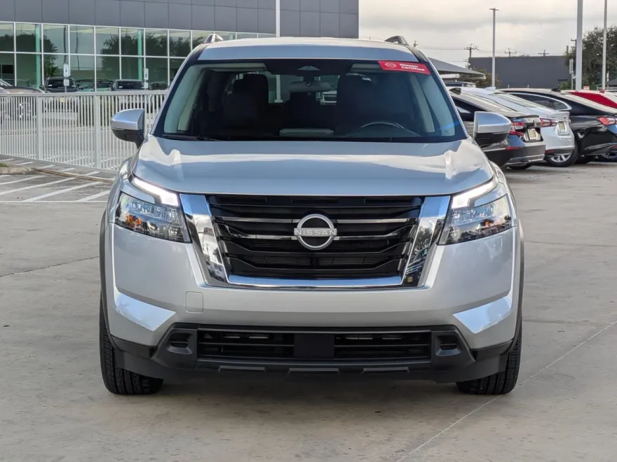 2024 Nissan Pathfinder SV photo 1