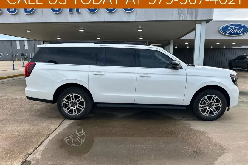 2025 Ford Expedition MAX photo 1