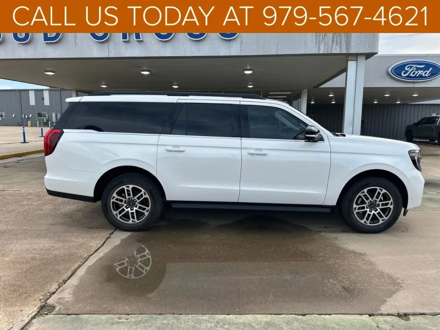 2025 Ford Expedition MAX photo 1