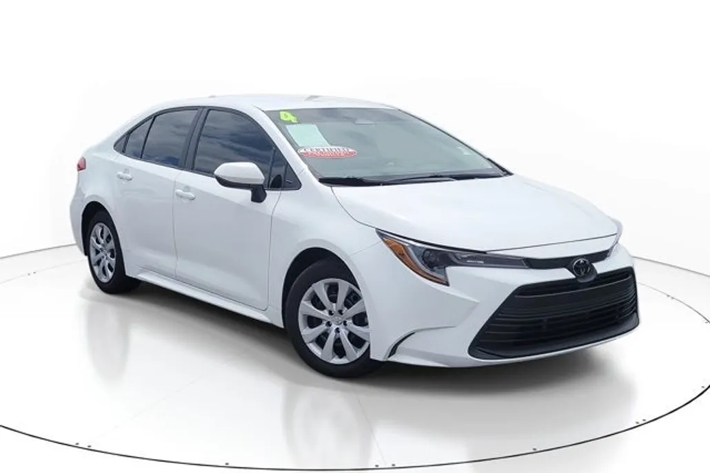 2024 Toyota Corolla LE photo 1