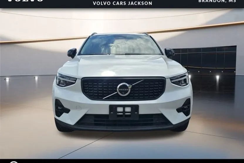 2024 Volvo XC40 Plus photo 1