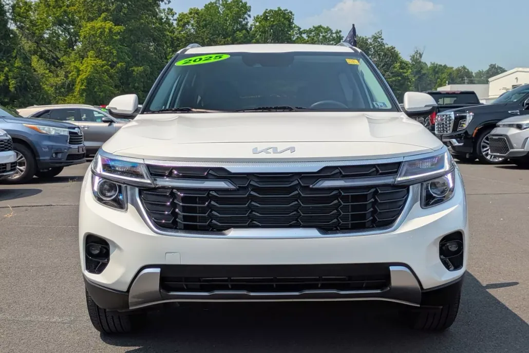 2025 Kia Seltos EX photo 1