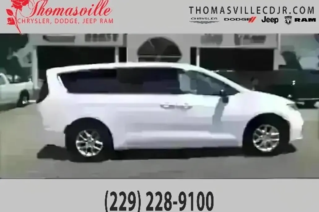 2024 Chrysler Pacifica Touring L photo 1