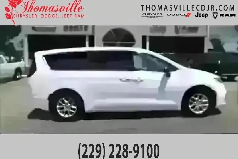2024 Chrysler Pacifica Touring L photo 1