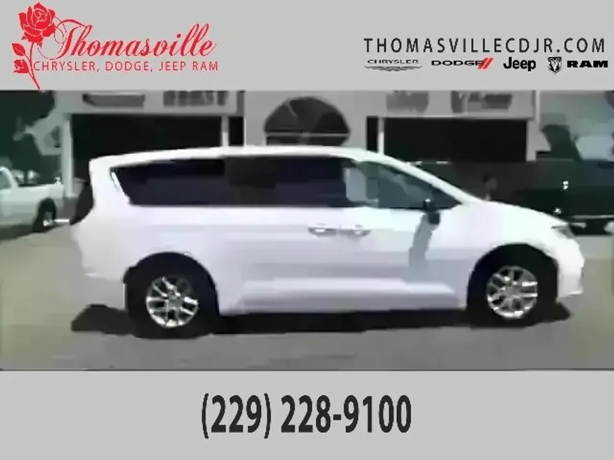 2024 Chrysler Pacifica Touring L photo 1