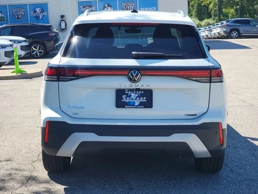 2025 Volkswagen Tiguan SE photo 1