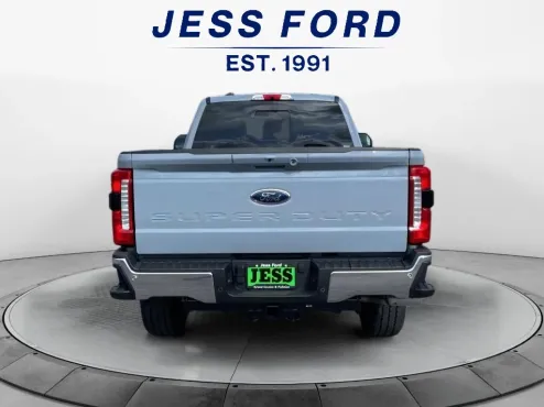 2025 Ford F-350 Lariat photo 4