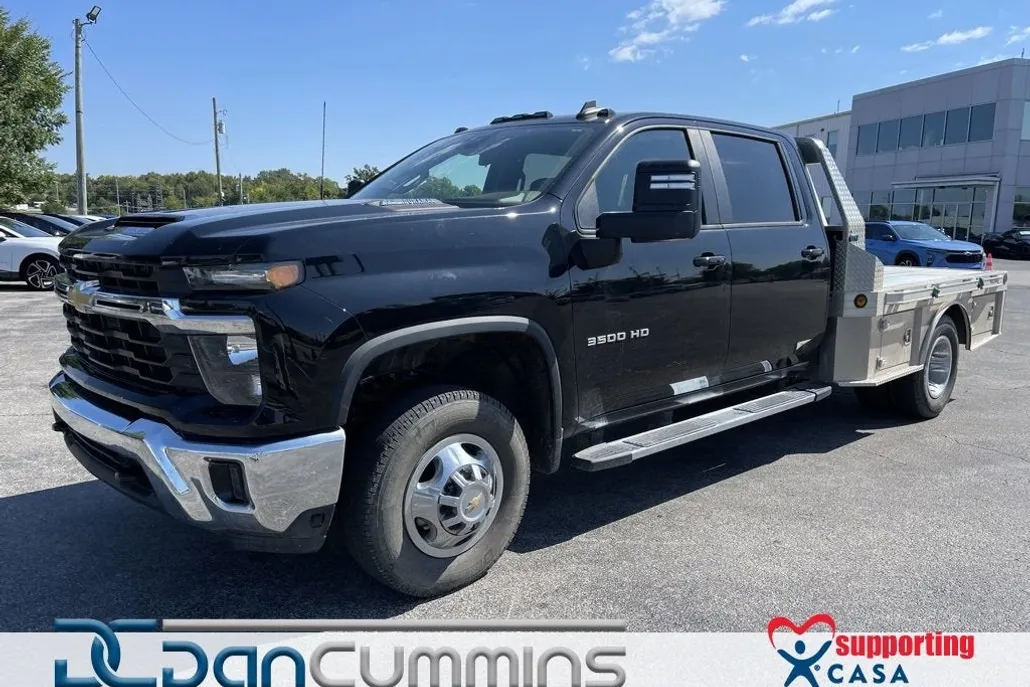 2024 Chevrolet Silverado 3500HD LT photo 1