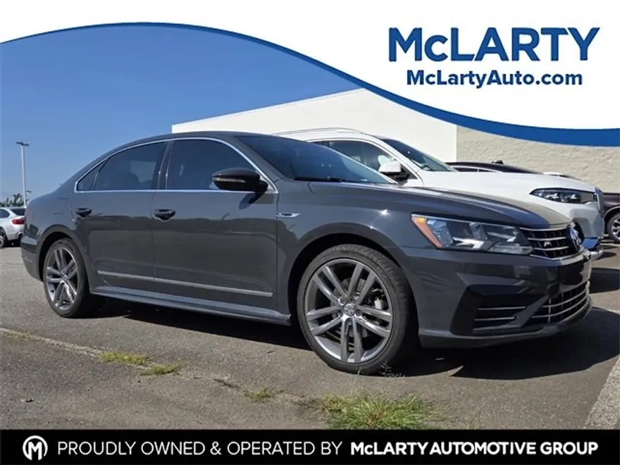 2016 Volkswagen Passat R-Line photo 1