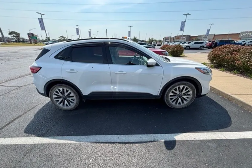 2020 Ford Escape Titanium Hybrid photo 1