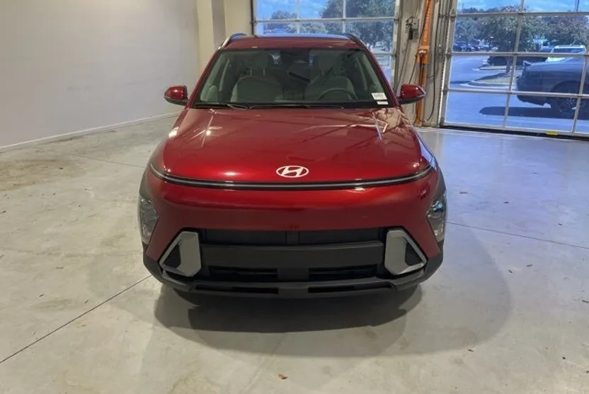 2025 Hyundai Kona SEL photo 1