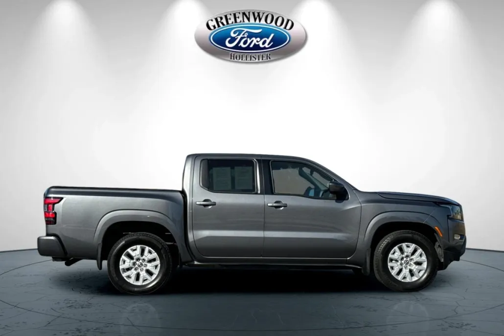 2022 Nissan Frontier SV photo 1