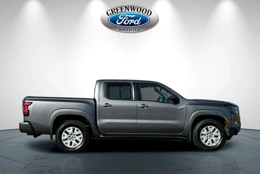 2022 Nissan Frontier SV photo 1