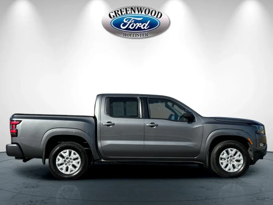 2022 Nissan Frontier SV photo 1
