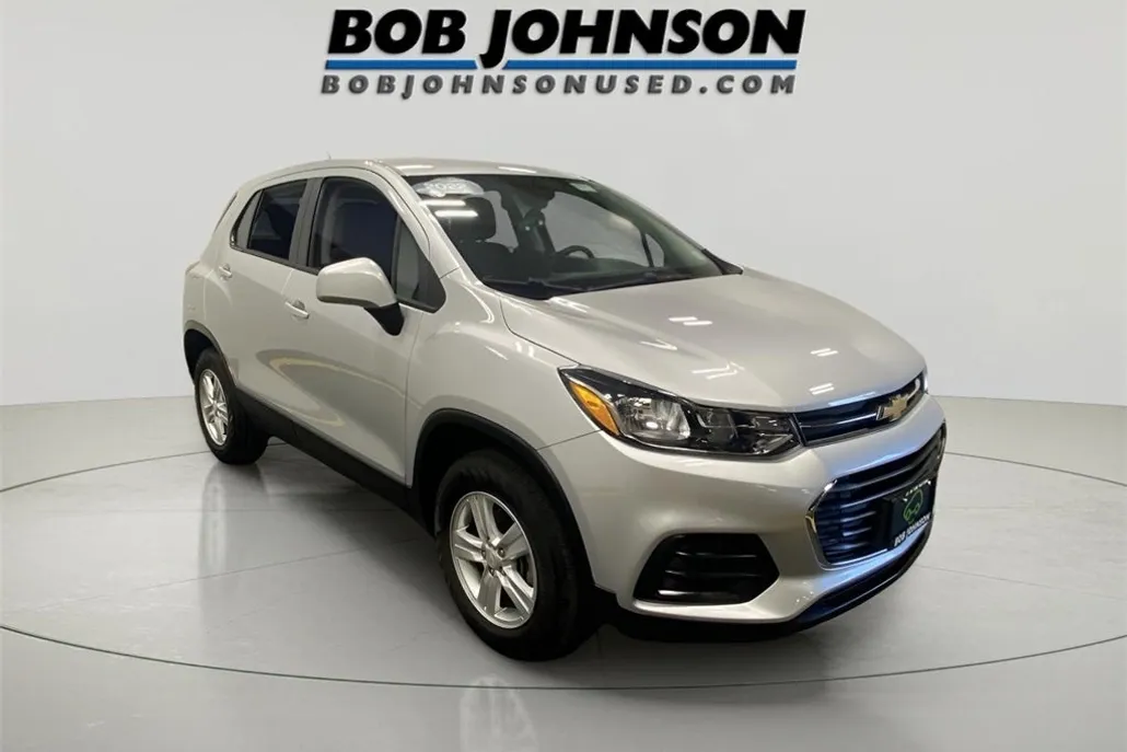 2022 Chevrolet Trax LS photo 1