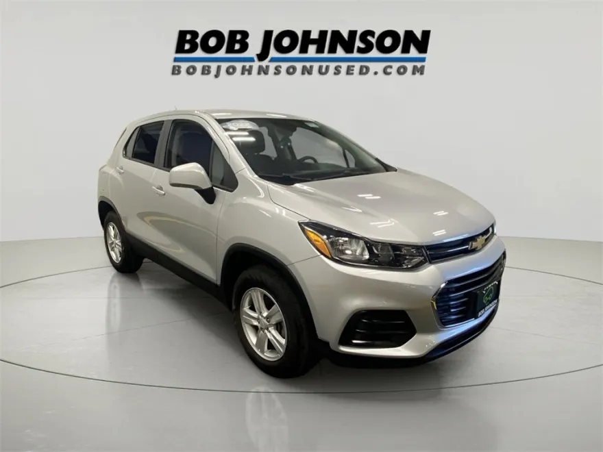 2022 Chevrolet Trax LS photo 1