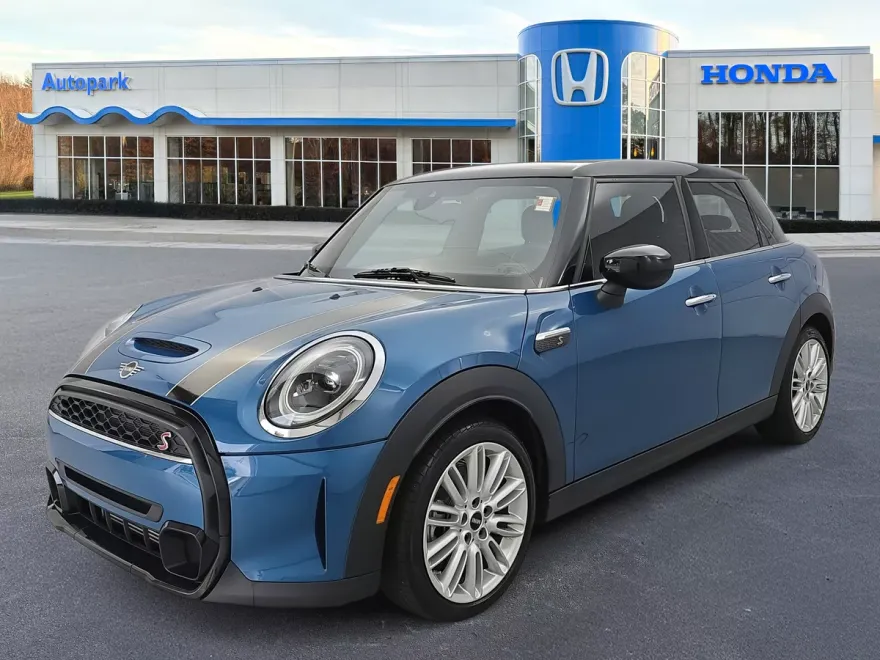 2022 Mini Cooper 4 Door Hardtop S photo 1