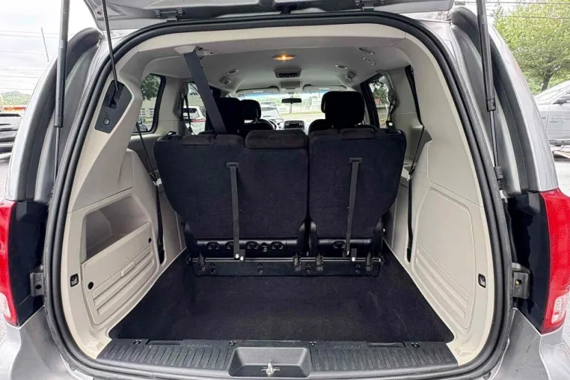 2017 Nissan Armada Platinum photo 1